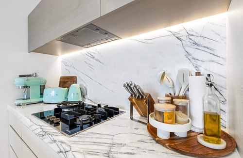 Surfers Paradise Apartment | Elegance Oceanview 2BR Suite -The Langham +Parking