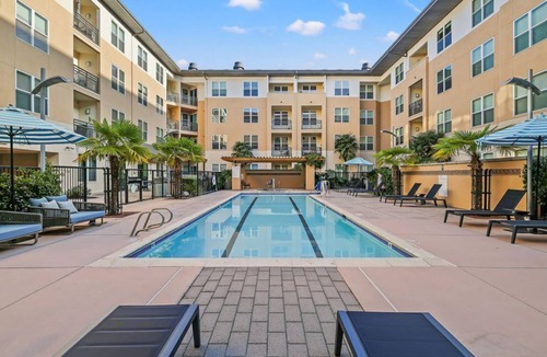 Pilgrim - Triton Condo | Elegant 2BR Plaza Residence w Pool