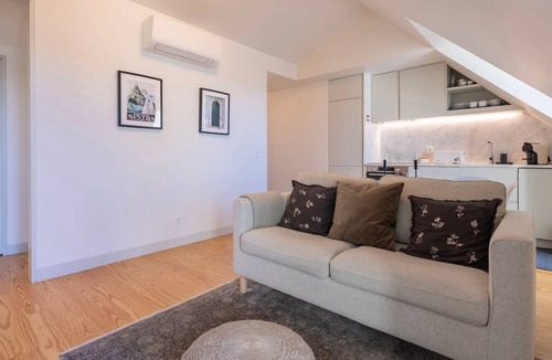 Alfama Apartment | Elegant City Stay in Graça by LovelyStay