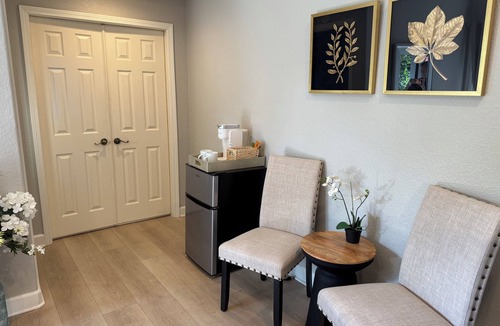 Felicita Apartment | Elegant Designer Suite: Serene Garden View & Private Entry