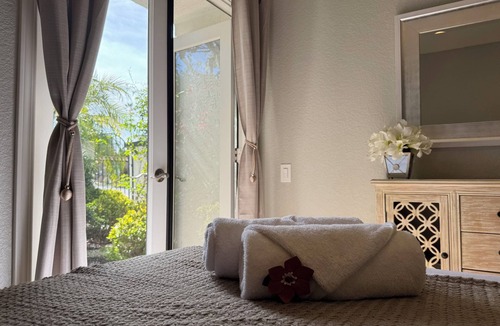 Felicita Apartment | Elegant Designer Suite: Serene Garden View & Private Entry