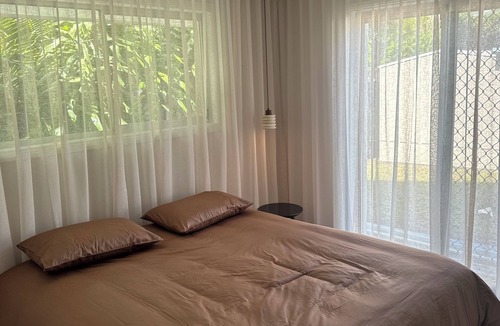Southport House | Elegant home near Surfers Paradise Beach.