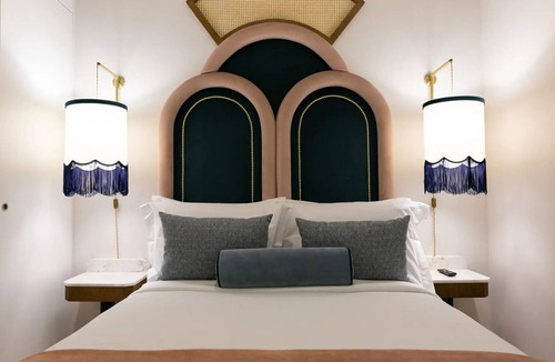 Baixa Hotel | Elegant Urban Stay l Prime Location near to Santa