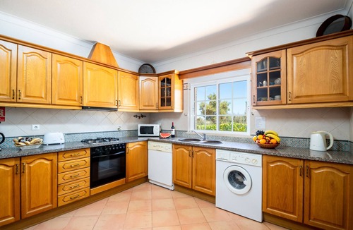 Monte Raposo Villa | Elegant villa with BBQ and heatble pool