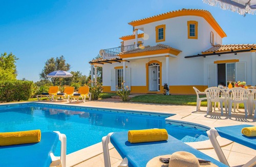 Monte Raposo Villa | Elegant villa with BBQ and heatble pool