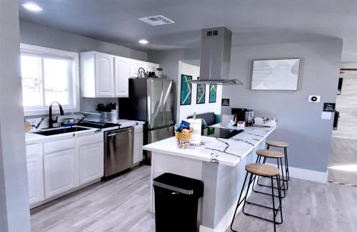 Paradise House | Elevated PickleBall Retreat