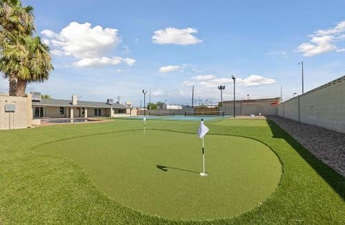 Paradise House | Elevated PickleBall Retreat