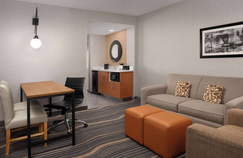 Village Hotel | Embassy Suites La Quinta Hotel & Spa