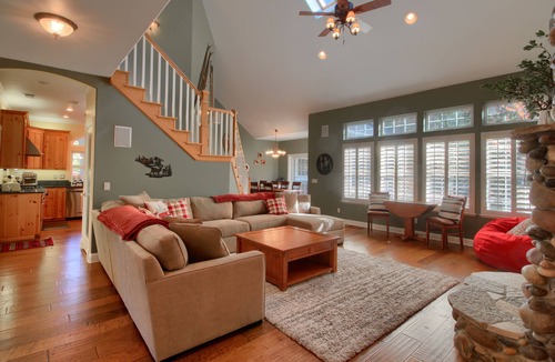 Yosemite Forks House | Emerald Escape! 50 Acres w/Hot Tub, Game Room