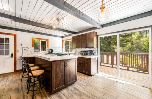 Gualala Cabin | Enchanting cabin with hot tub, full kitchen, & washer/dryer - dog-friendly