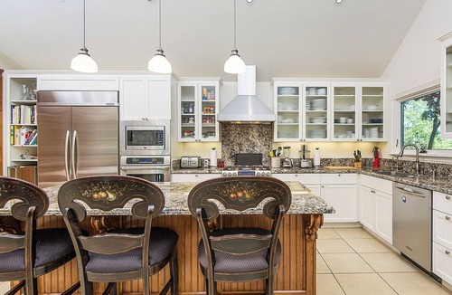 Healdsburg House | Enchanting Riverstone Retreat Healdsburg for 12, pool, firepit, 5 min downtown