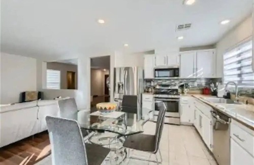 Sunrise Manor House | Enjoy My Casa close to the DT