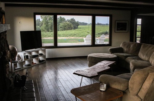 Raisin House | Enjoy the beautiful Kings River and spectacular Sierra views at Riverbend Ranch