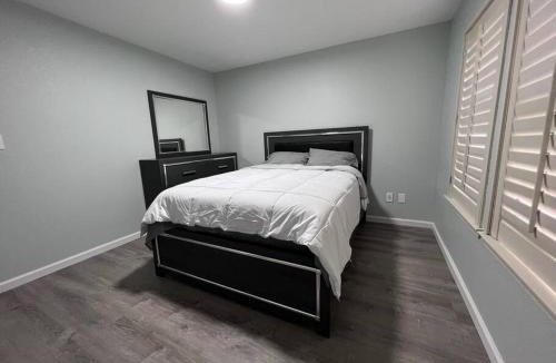 Modesto House | Entire 3 BR & 2 BA house for business and family