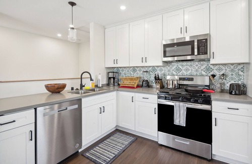 National City House | Entire House w Balcony 10 min to SD Gaslamp, DT, 3BR/3Bth