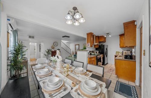 Lincoln Acres House | Entire Private House with Garage & Gated Yard, Near San Diego Gaslamp, Beach, 4 Bedrooms 2 Bathrooms, Available Now