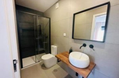 Guilhofrei Villa | Ermal Terrace (T2 Serradela)