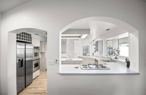 Visalia House | Escape to Bridgerton: Modern Amenities, Rustic Vibes, and a Peaceful Setting.