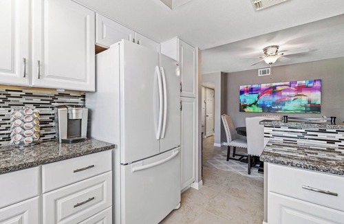 Palm Springs Condo | Escape to Desert Oasis - Palm Springs for a memorable vacation experience!