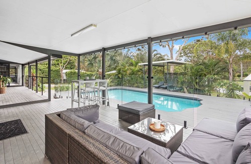 Tallai Apartment | Escape to Your Oasis in Tallai: A Luxurious Family Retreat