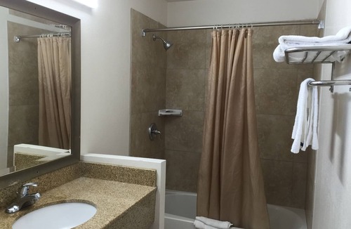 Central Escondido Hotel | Escondido Inn