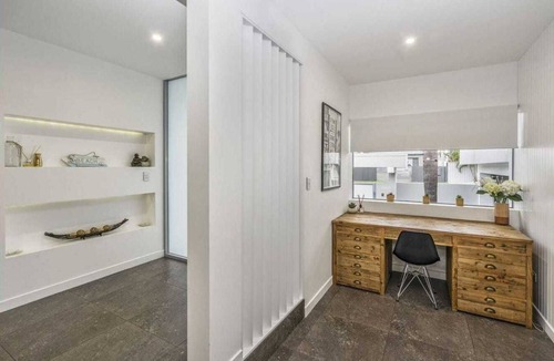 Broadbeach Waters Villa | Essence House - 4 Bedroom Holiday Home on the Water