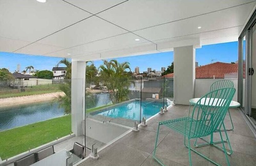 Broadbeach Waters Villa | Essence House - 4 Bedroom Holiday Home on the Water