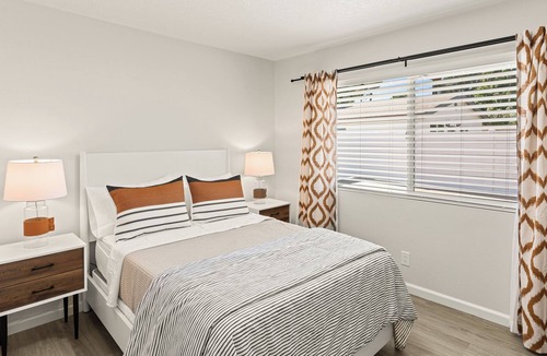 Thousand Oaks House | Estepa Unit #1 by PMI
