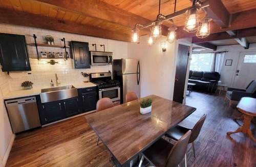 Big Bear Lake House | Esterly Hideaway Spa Fenced Yard Firepit