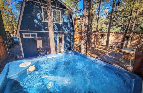 Big Bear Lake House | Esterly Hideaway Spa Fenced Yard Firepit