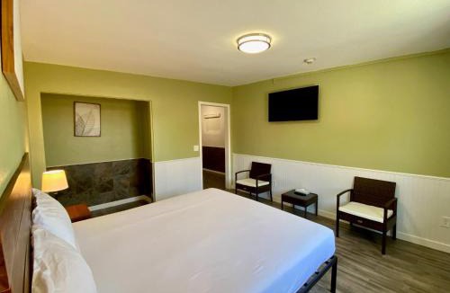 Desert Hot Springs Hotel | Europa Inn & Suites