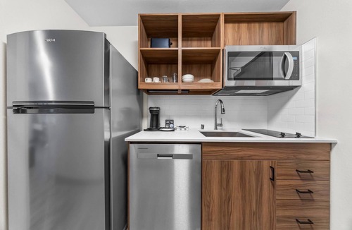 Ontario Hotel | Everhome Suites Ontario Airport