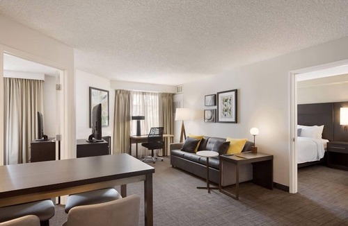 Reno/Tahoe Airport Hotel | Excellent Choice! Unit w/Full Kitchen, Near Fleischmann Planetarium!