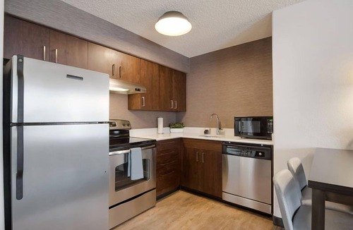 Reno/Tahoe Airport Hotel | Excellent Choice! Unit w/Full Kitchen, Near Fleischmann Planetarium!