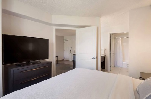 Reno/Tahoe Airport Hotel | Excellent Choice! Unit w/Full Kitchen, Near Fleischmann Planetarium!