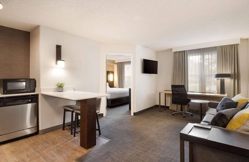 Reno/Tahoe Airport Hotel | Excellent Choice! Unit w/Full Kitchen, Near Fleischmann Planetarium!