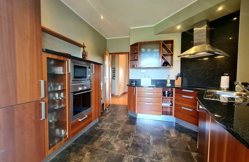 Alfarrobeira Apartment | Exclusive Apartment with Sea View, Pool, Gym, Sauna & Whirlpool
