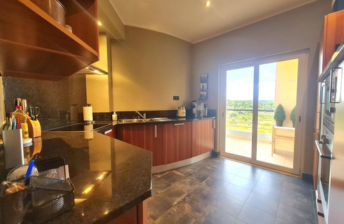 Alfarrobeira Apartment | Exclusive Apartment with Sea View, Pool, Gym, Sauna & Whirlpool