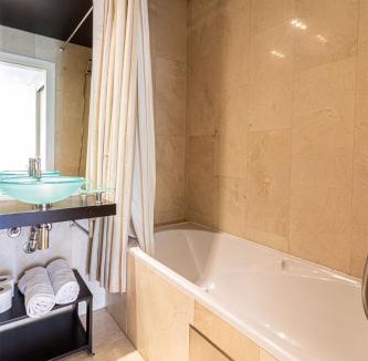 Sacramento Apartment | Exclusive Chiado Deluxe, elegant & spacious 3 BR