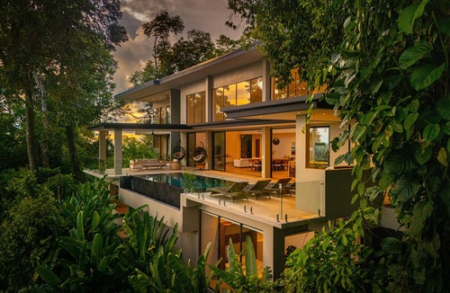 Ballena Villa | Exclusive community | Easy Access | Oceanview Pool