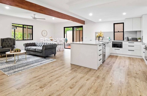 Mudgeeraba House | Exclusive Hinterland 8 Bed 4 bath Villa with Pool