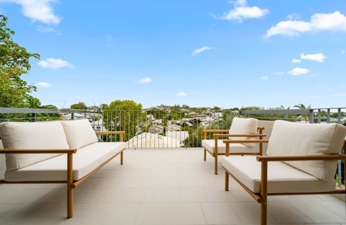New Farm House | Exclusive, Stylish Townhome - New Farm