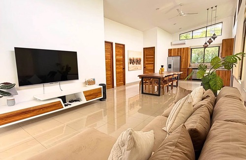 Ballena House | Exclusive Villa with Pool in Bahía Ballena