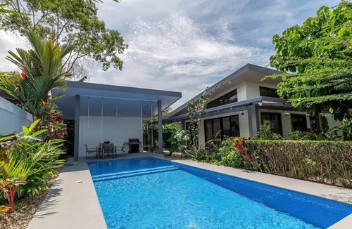 Ballena House | Exclusive Villa with Pool in Bahía Ballena