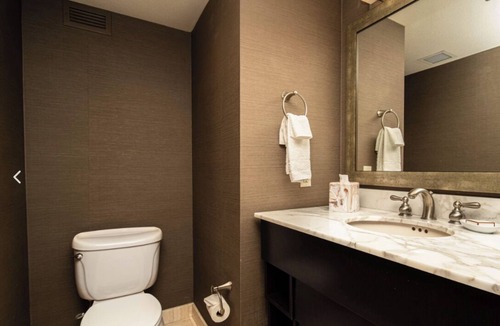 Downtown Reno Hotel | EXECUTIVE LUXURY SUITE in Reno with WiFi, AC
