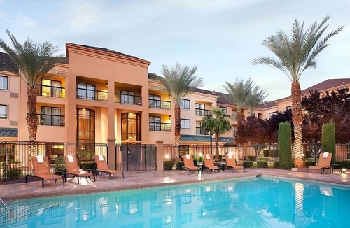 Las Vegas Hotel | Experience Vegas! Modern Suite! Outdoor Pool, OnSite Cafe!