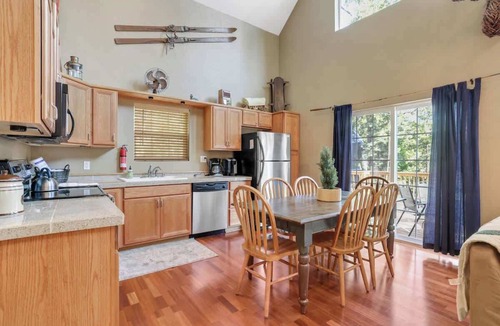 Sierra Cedars Cabin | Explore and Unwind! Large Deck & EV Charger