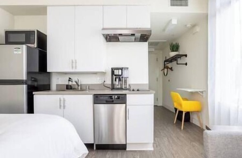 Arts District Apartment | Explore DTLA Arts District!