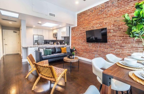 Gaslamp Quarter Apartment | Explore Gaslamp from Luxury 2br sleeps 5