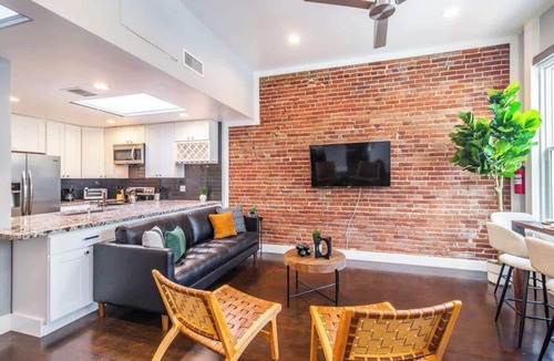 Gaslamp Quarter Apartment | Explore Gaslamp from Luxury 2br sleeps 5